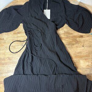 NWT - Everlane black wrap dress with short sleeves | Size 8